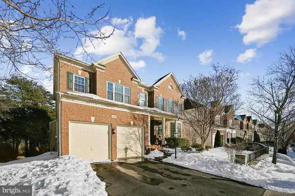 25730 S S Village Dr, CHANTILLY, VA 20152