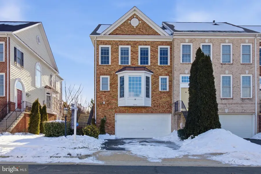 18544 Pineview Sq, Leesburg, VA 20176 - #2