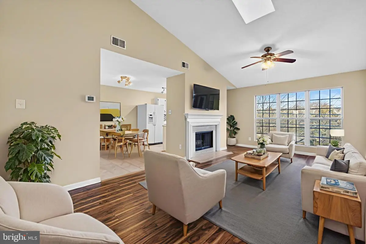 1111 Huntmaster Ter Ne #301, Leesburg, VA 20176 - Image #1