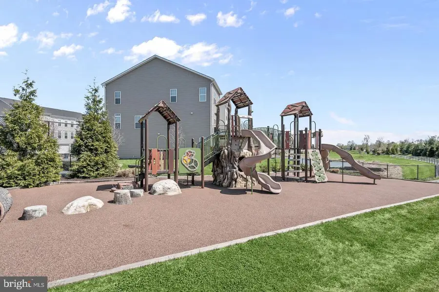 211 Miles Hawk Ter, Purcellville, VA 20132 - Image #2