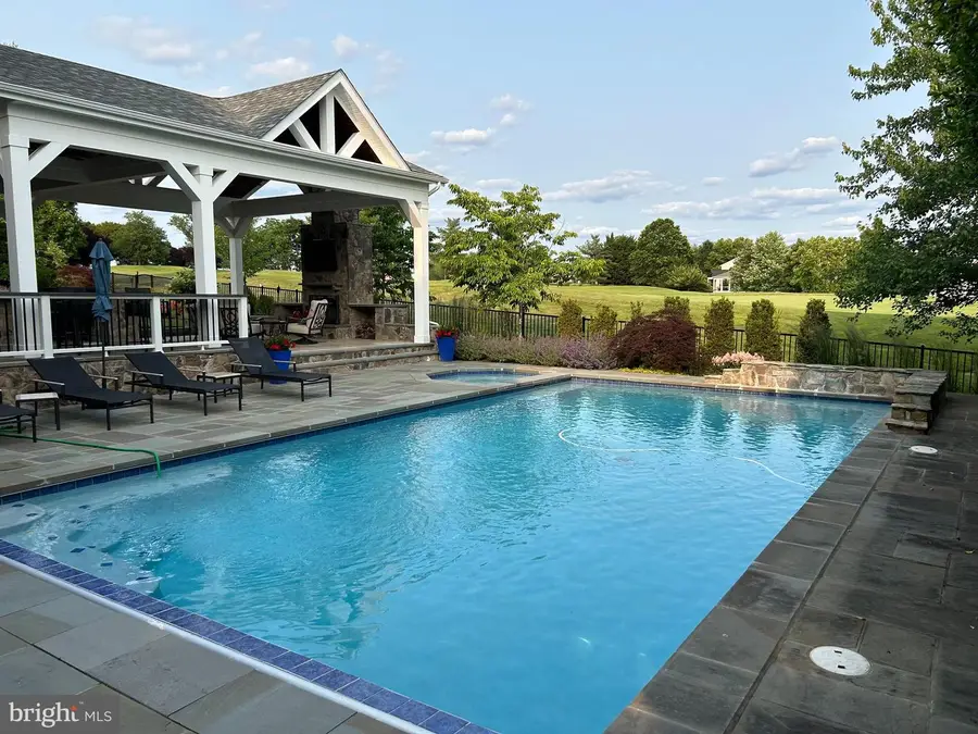 19746 Willowdale Pl, Ashburn, VA 20147 - Image #3