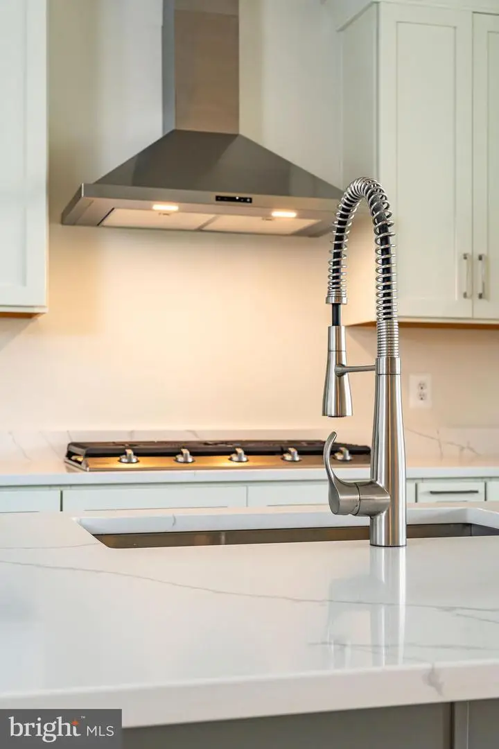 23642 Winterday Dr, Ashburn, VA 20148 - Image #3