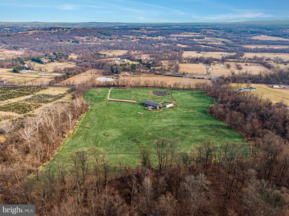 34266 Williams Gap Rd, Round Hill, VA 20141 - Image #1