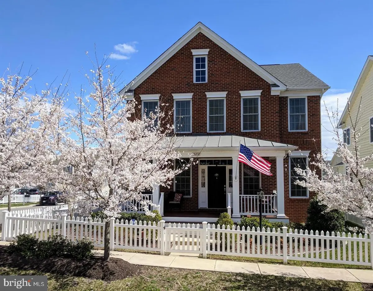 25237 Easterwood Ln, Chantilly, VA 20152 - #1