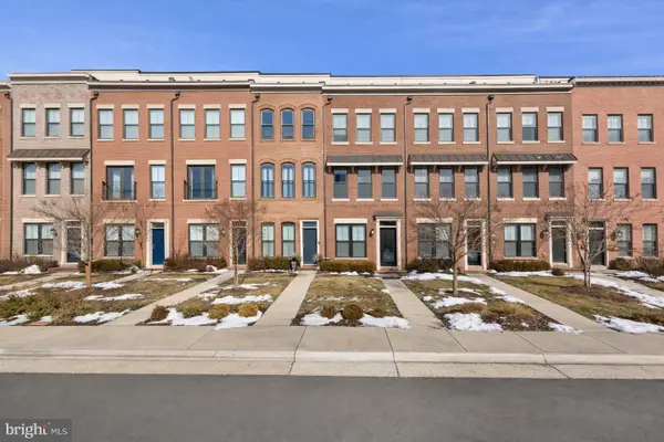 23000 Lavallette Sq, BRAMBLETON, VA 20148