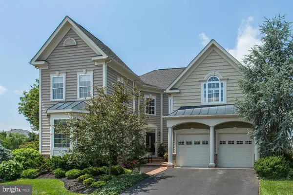 22833 Highcrest Cir, BRAMBLETON, VA 20148