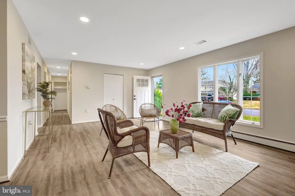 104 W Amhurst Pl, Sterling, VA 20164 - #1