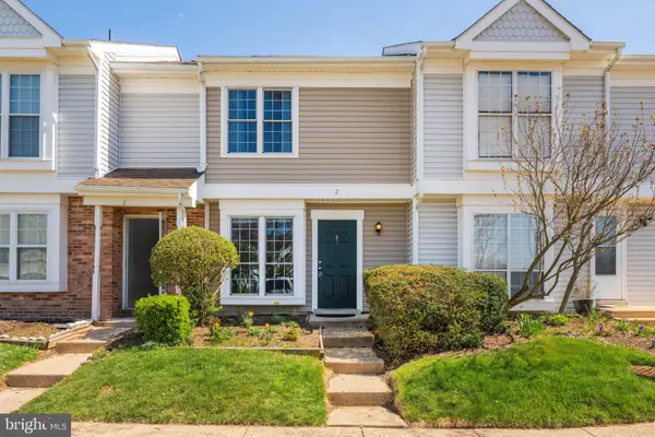 2 Providence Sq, STERLING, VA 20164