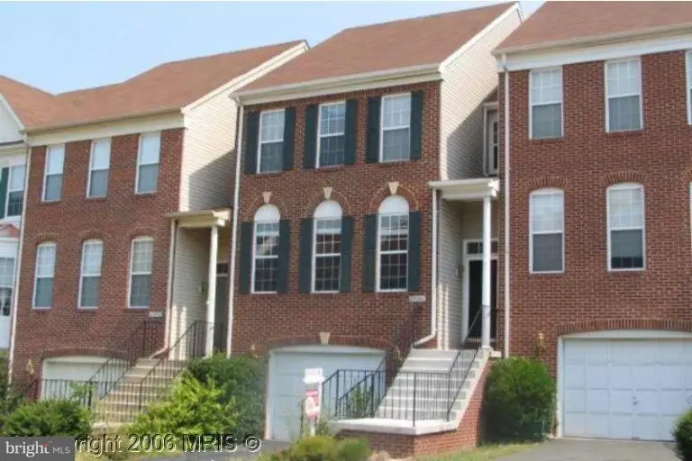 20904 Sandstone Sq, Sterling, VA 20165 - #1