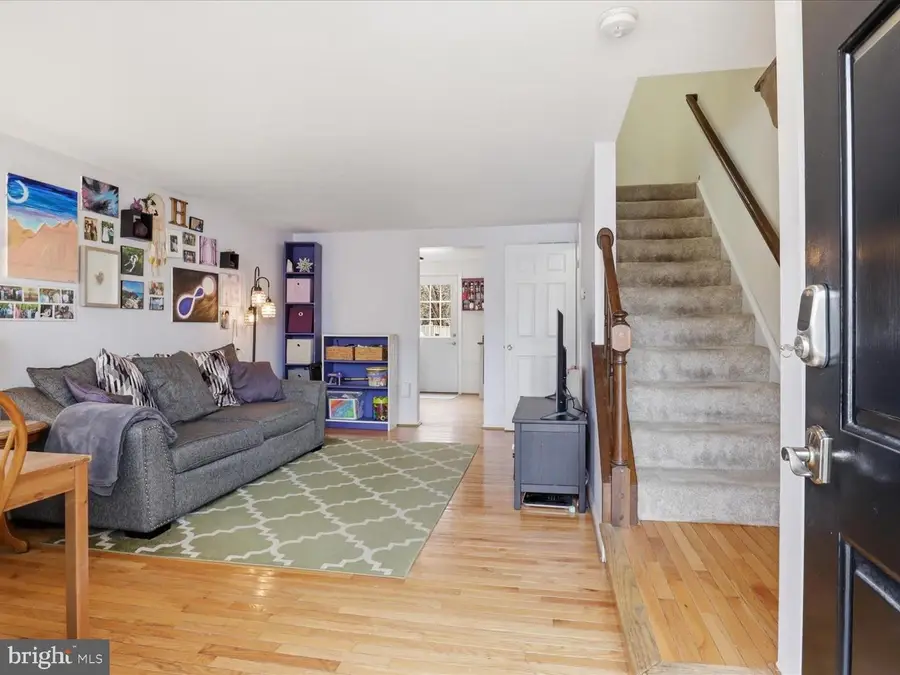 14 Marian Ct, Sterling, VA 20165 - #3