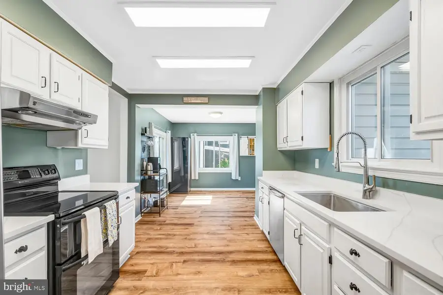 341 E G St, Purcellville, VA 20132 - #3