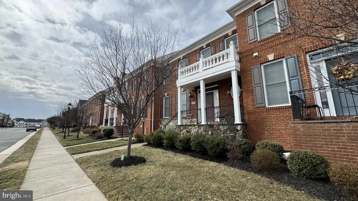 43225 Hattontown Woods Ter, Ashburn, VA 20148 - #1