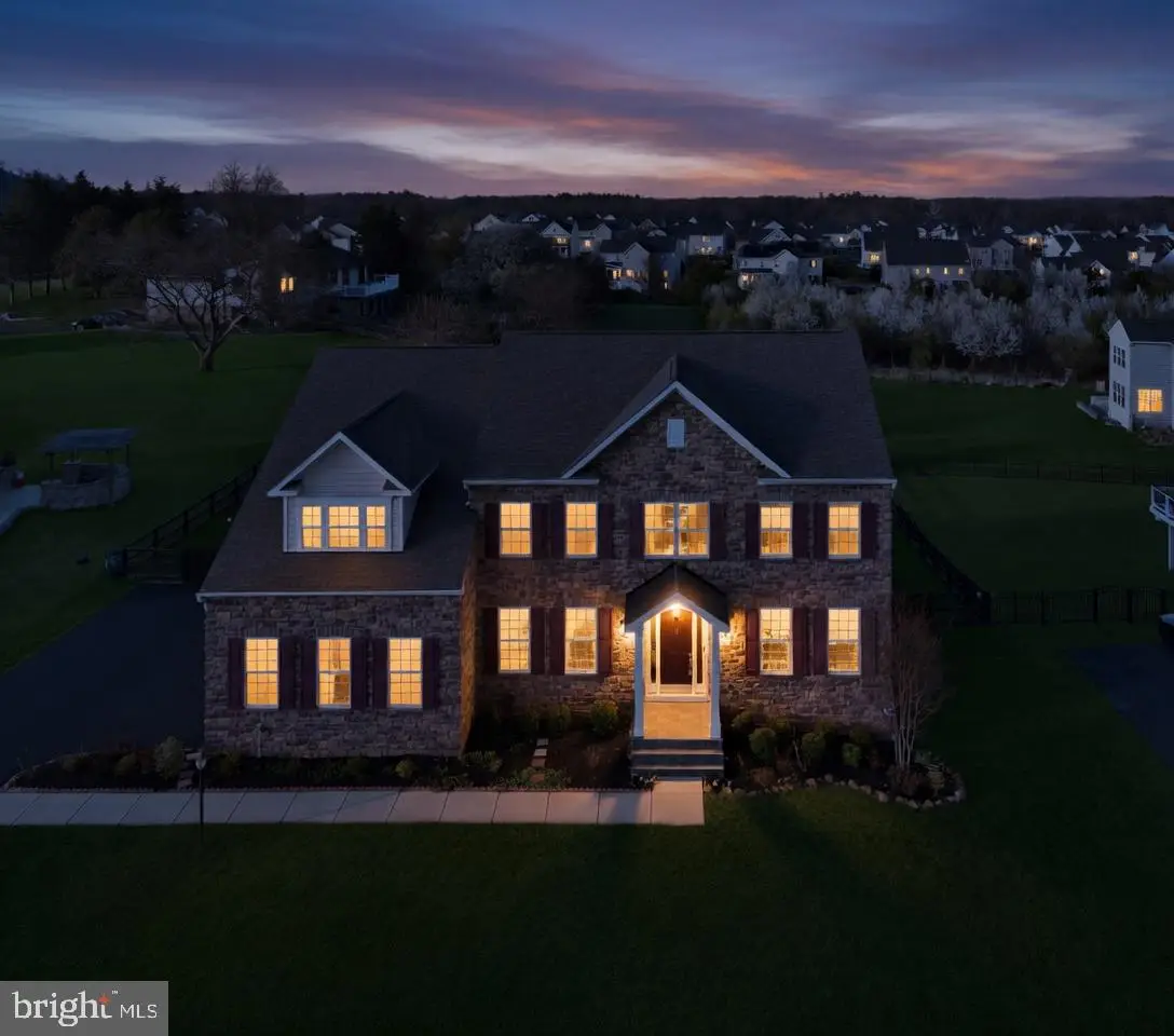 42580 Deer Isle Dr, Chantilly, VA 20152 - #1