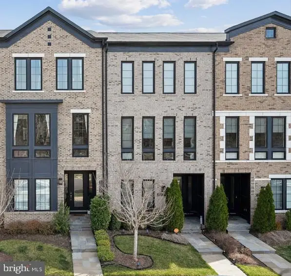 20388 Roslindale Dr, ASHBURN, VA 20147