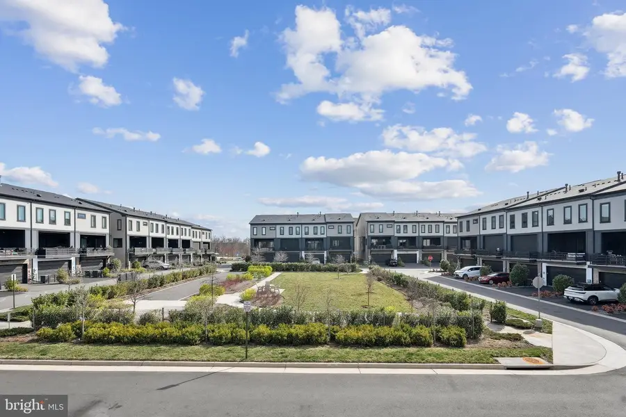 20388 Roslindale Dr, Ashburn, VA 20147 - #3