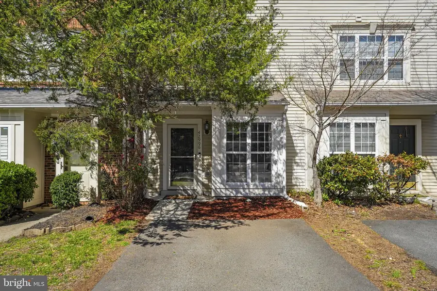 42996 Astell St, Chantilly, VA 20152 - #3