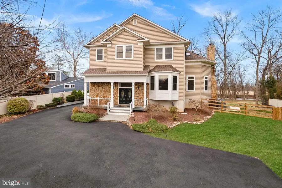 19451 Youngs Cliff Rd, Sterling, VA 20165 - #2