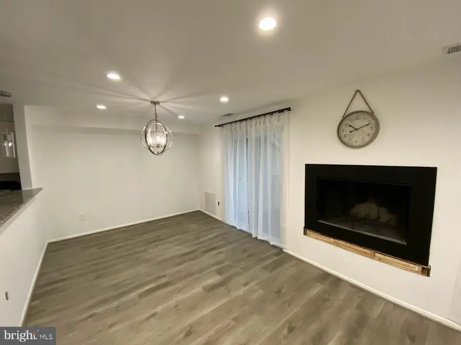 1004 Warwick Ct, Sterling, VA 20164 - #2