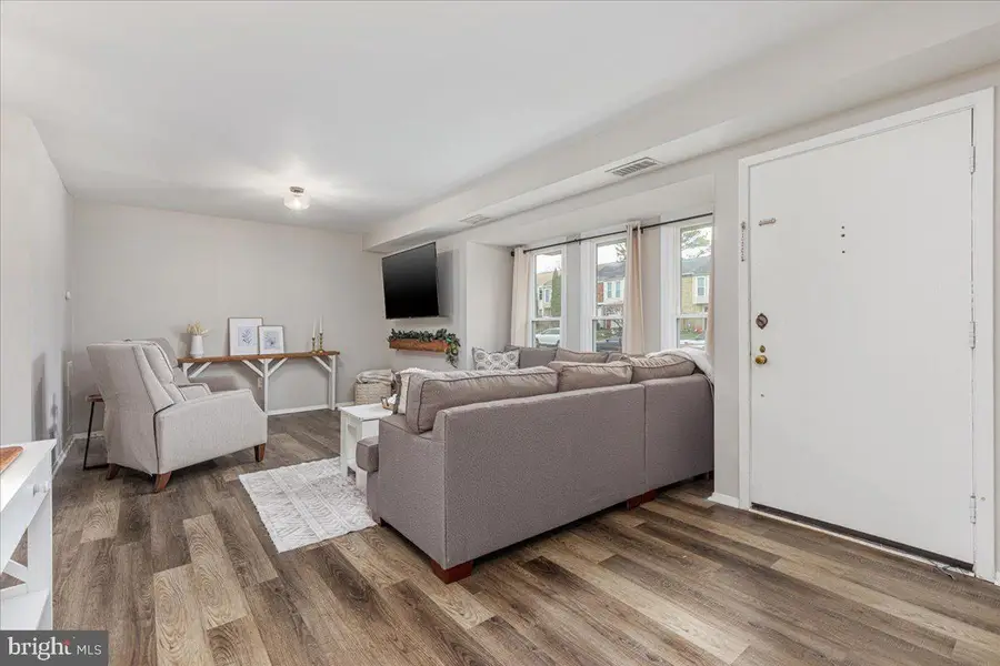 237 Roanoke Dr Se, Leesburg, VA 20175 - #2