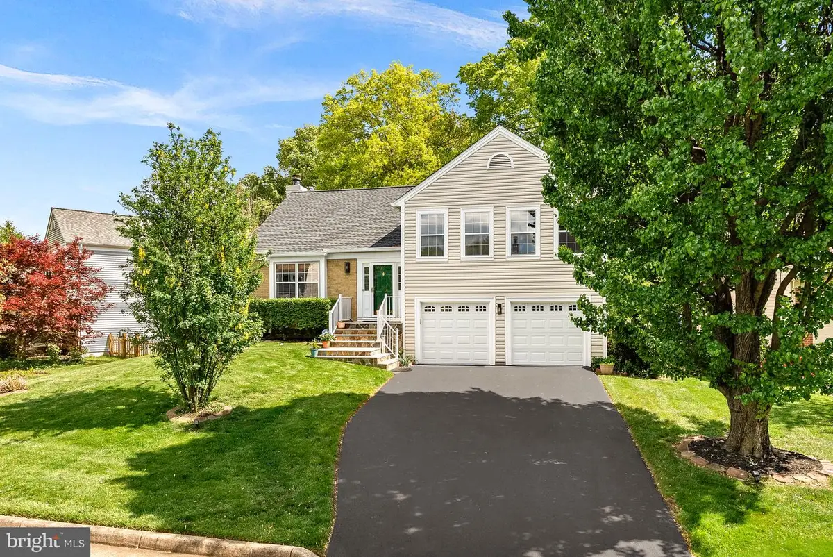 28 Bedford Dr, Sterling, VA 20165 - #1