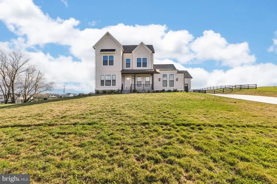 38732 Silver King Cir, Waterford, VA 20197 - #1