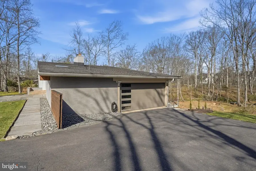 122 Lake Dr, Sterling, VA 20164 - #3