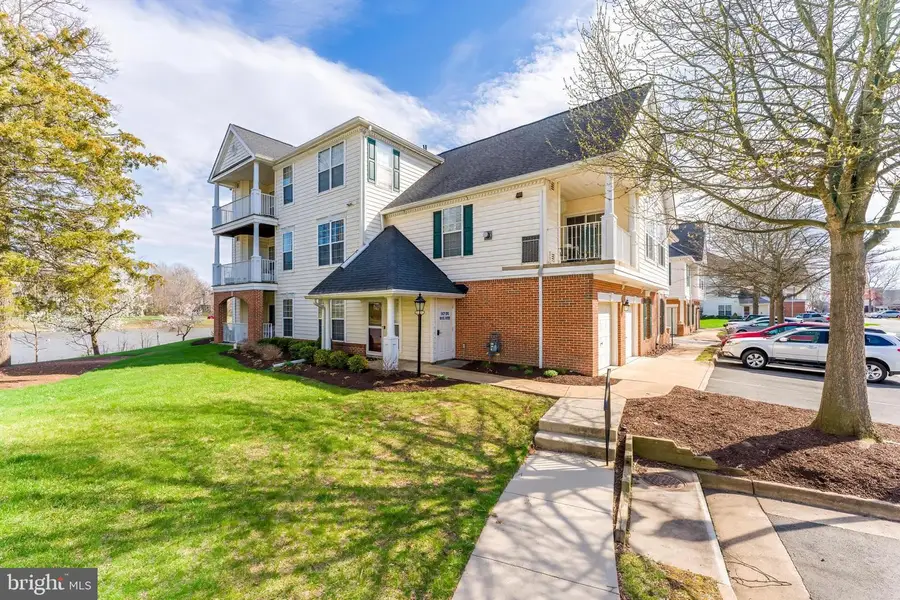 43114 Watercrest Sq #200, Chantilly, VA 20152 - #2