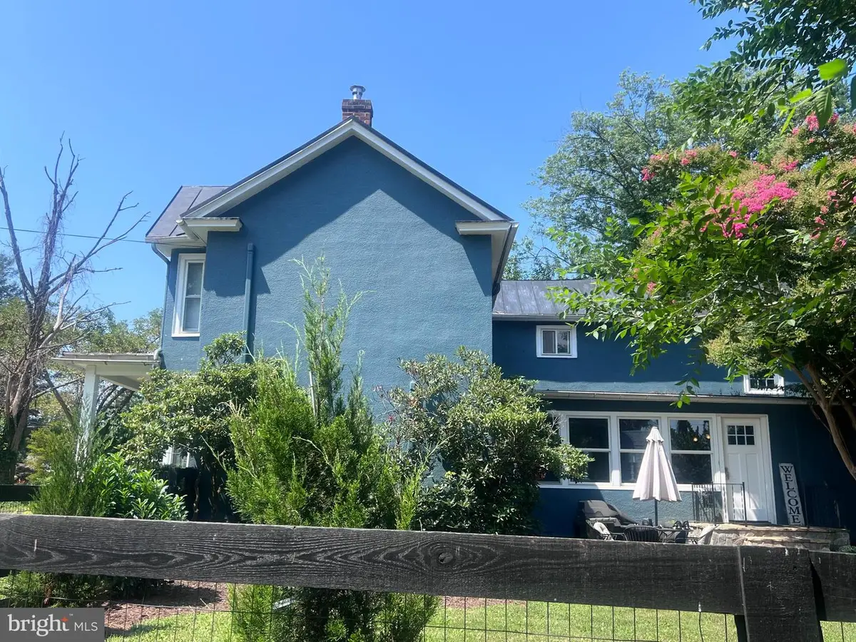 18 E Loudoun St, Round Hill, VA 20141 - #1