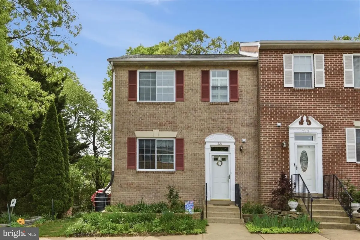 221 Beacon Dr, Sterling, VA 20164 - #1