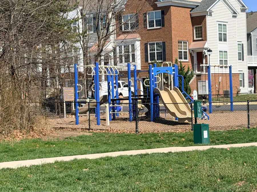 25491 Amber Gate Ter, Chantilly, VA 20152 - #2