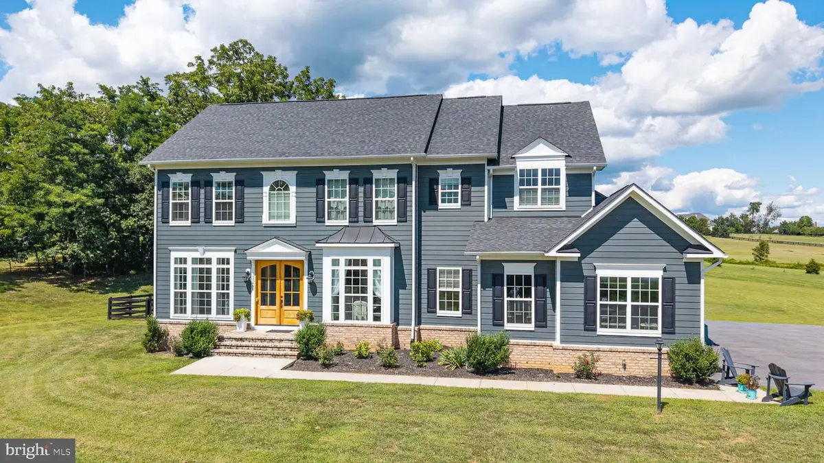 35490 Sunny Ridge Rd, Round Hill, VA 20141 - #1