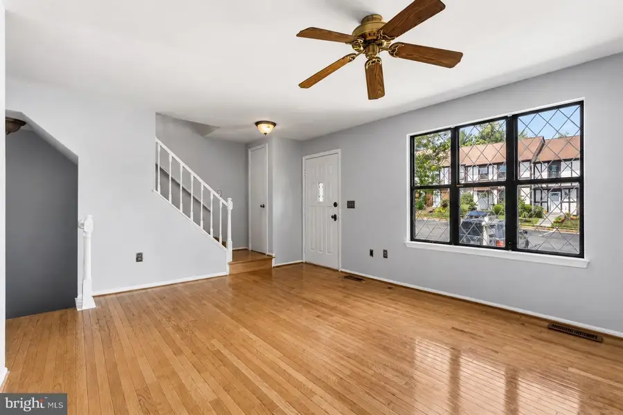 34 Millard Ct, Sterling, VA 20165 - #2
