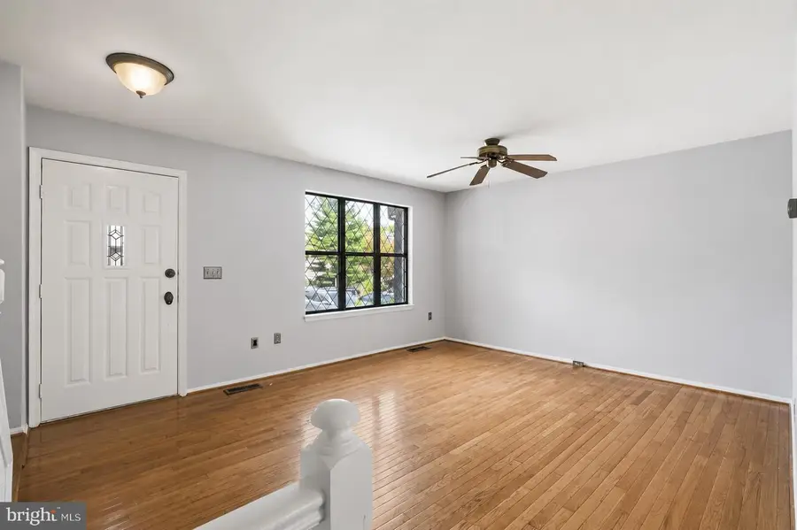 34 Millard Ct, Sterling, VA 20165 - #3