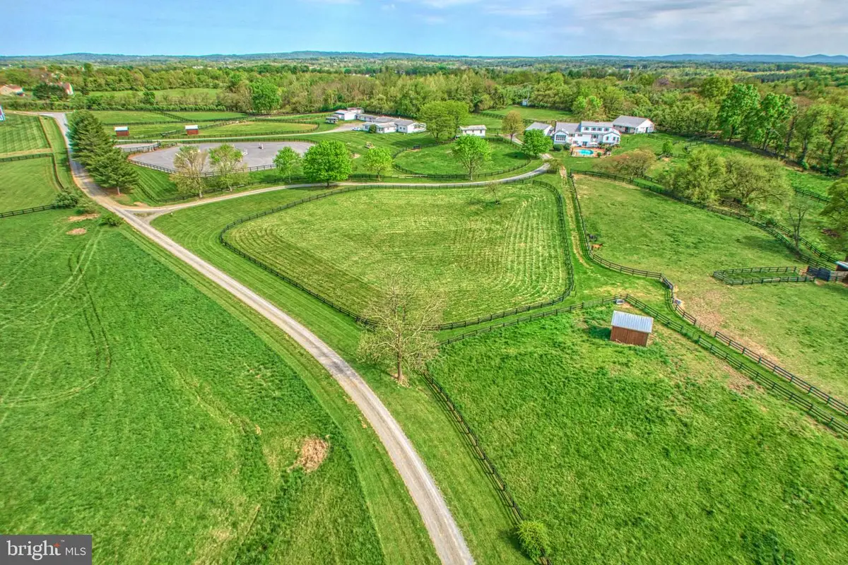 36181 Foxlore Farm Ln, Round Hill, VA 20141 - #1