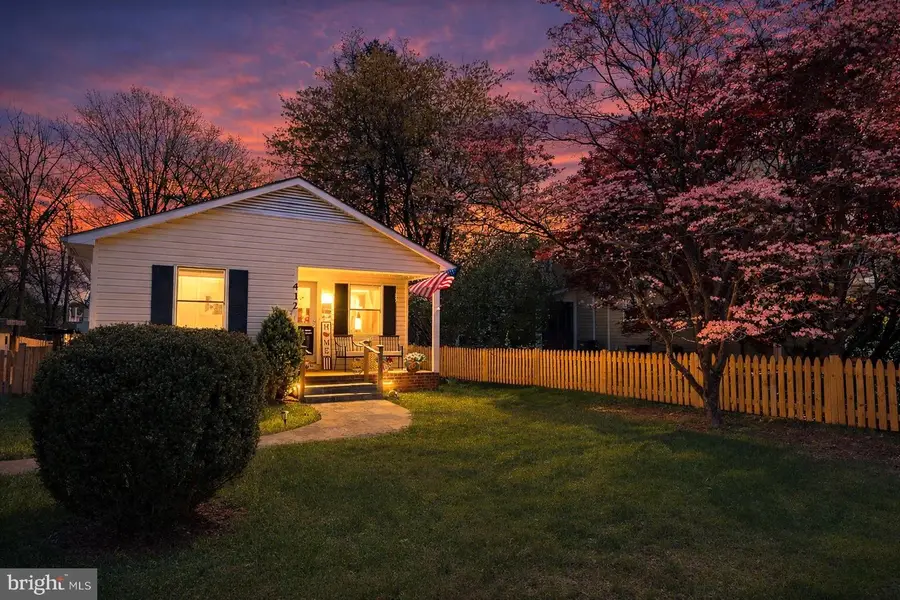 412 S Maple Ave, Purcellville, VA 20132 - #2