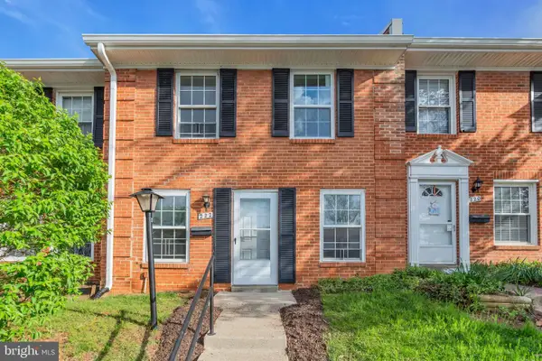 222 N Auburn Dr, STERLING, VA 20164