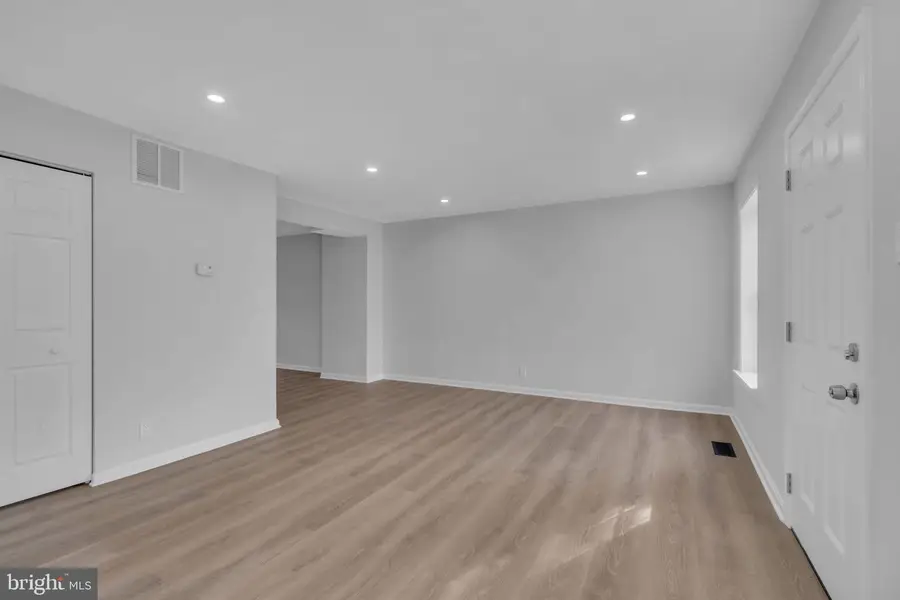 222 N Auburn Dr, Sterling, VA 20164 - #3