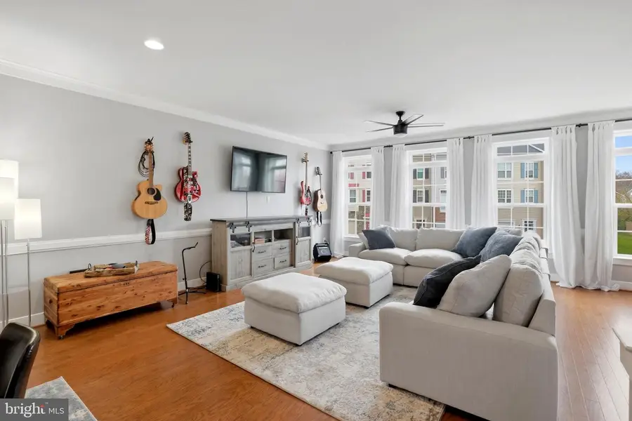 206 Miles Hawk Ter, Purcellville, VA 20132 - #2