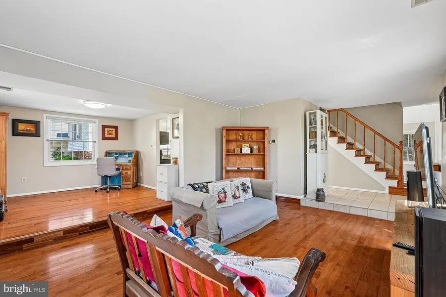 250 E Juniper Ave E, Sterling, VA 20164 - #3