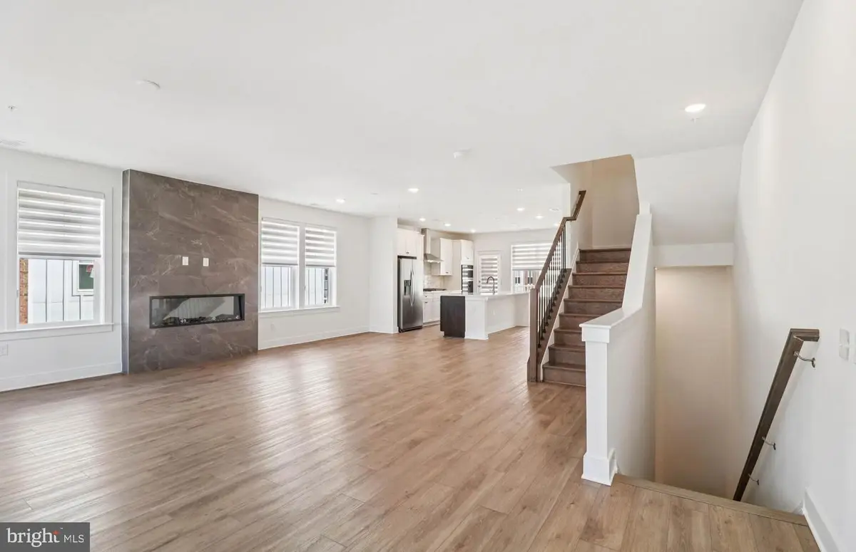 19814 Lavender Dust Sq, Ashburn, VA 20147 - #1