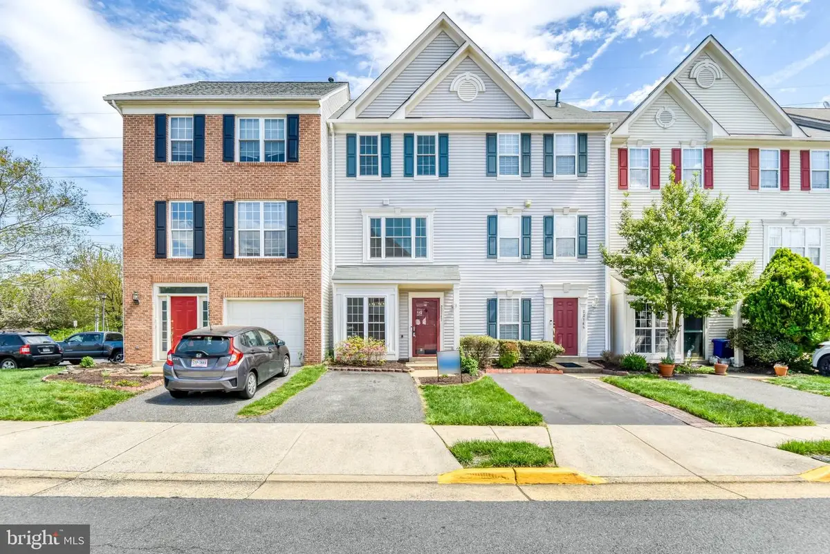 22142 Trailside Sq, Sterling, VA 20164 - #1