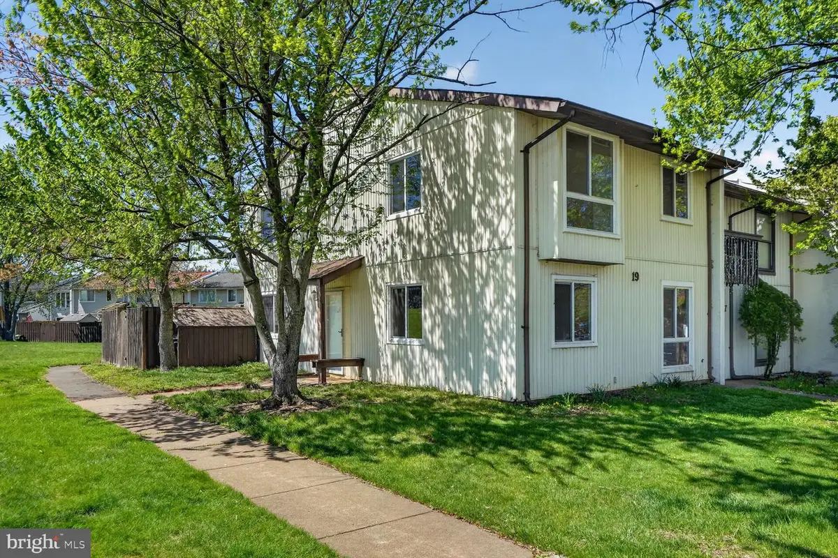 19 Regis Cir, Sterling, VA 20164 - #1