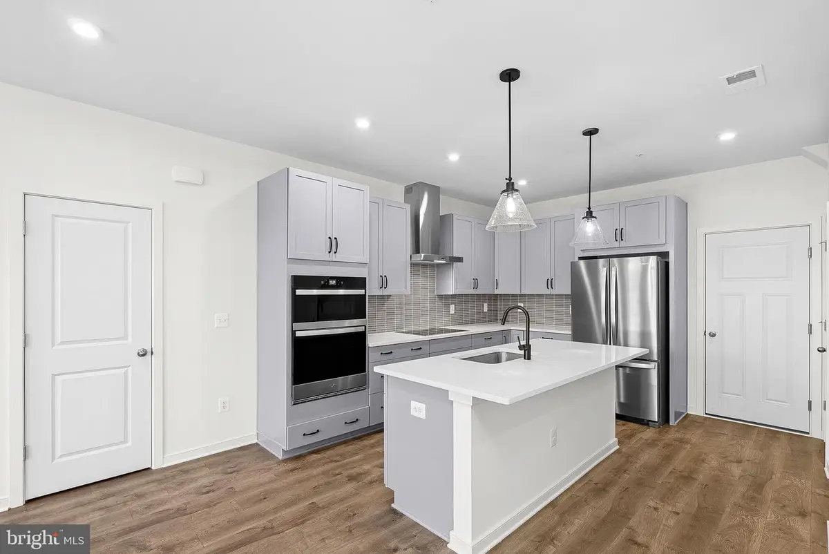 43841 Venetian Sq, Ashburn, VA 20147 - #1