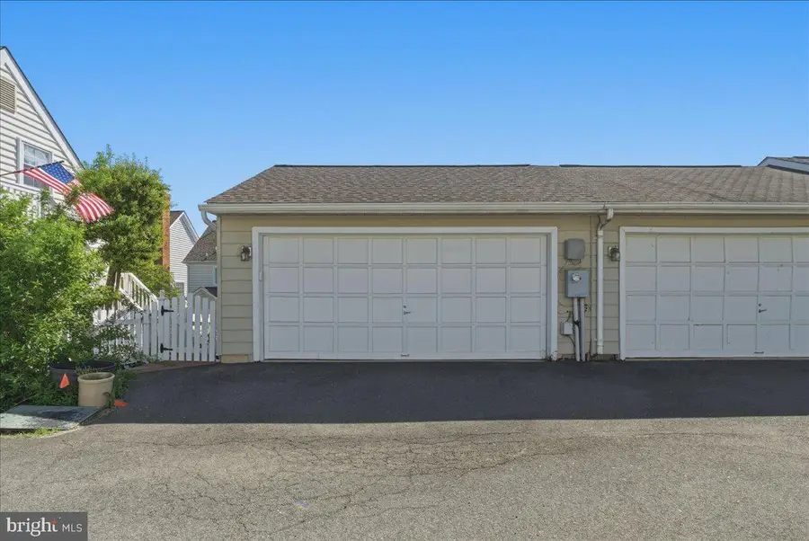 20361 Hartwell St, Ashburn, VA 20147 - #3