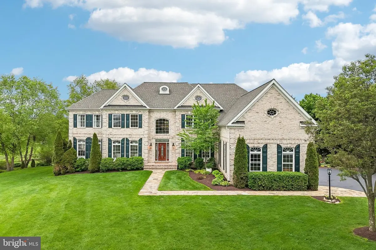 16720 Falconhurst Dr, Purcellville, VA 20132 - #1