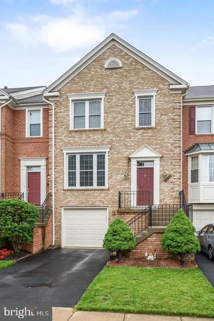 20923 Sandstone Sq, Sterling, VA 20165 - #1