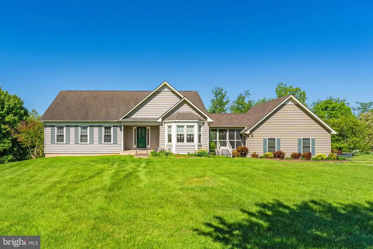 35130 Paxson Rd, Round Hill, VA 20141 - #1