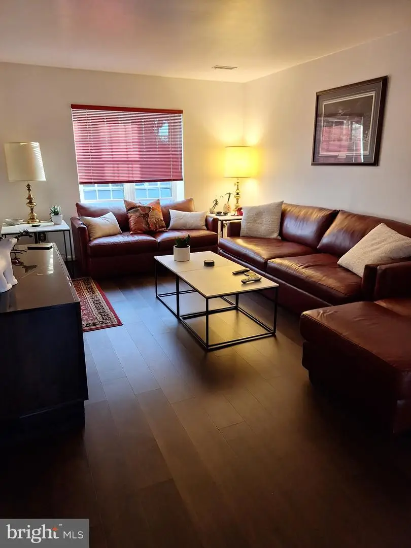 151 Edinburgh Sq, Sterling, VA 20164 - #2