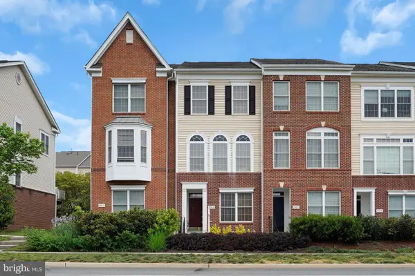25015 Riding Center Dr, CHANTILLY, VA 20152