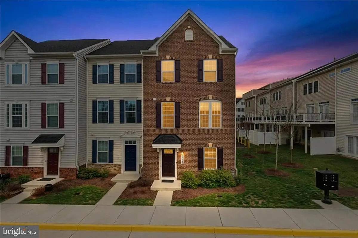 24594 Laurel Lake Ter, Sterling, VA 20166 - #1